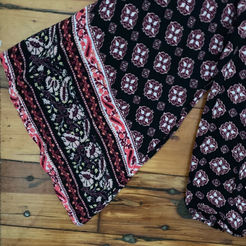 Patterned Flowy Top - Picture 2 of 7